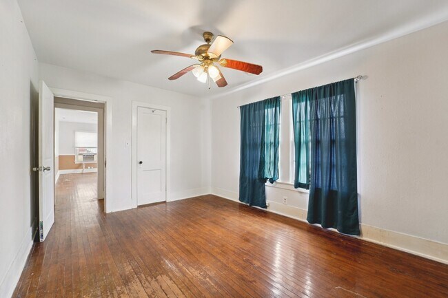 Building Photo - 5224 Bernardo De Galvez Ave
