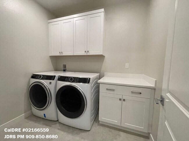 Building Photo - Lake Forest 3 Bedroom Home