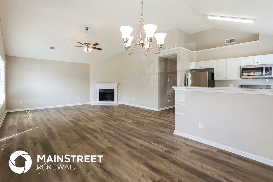 Building Photo - 5222 Alexander St