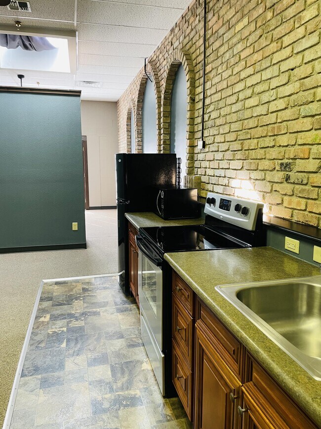 Building Photo - 1300 E Iron Ave