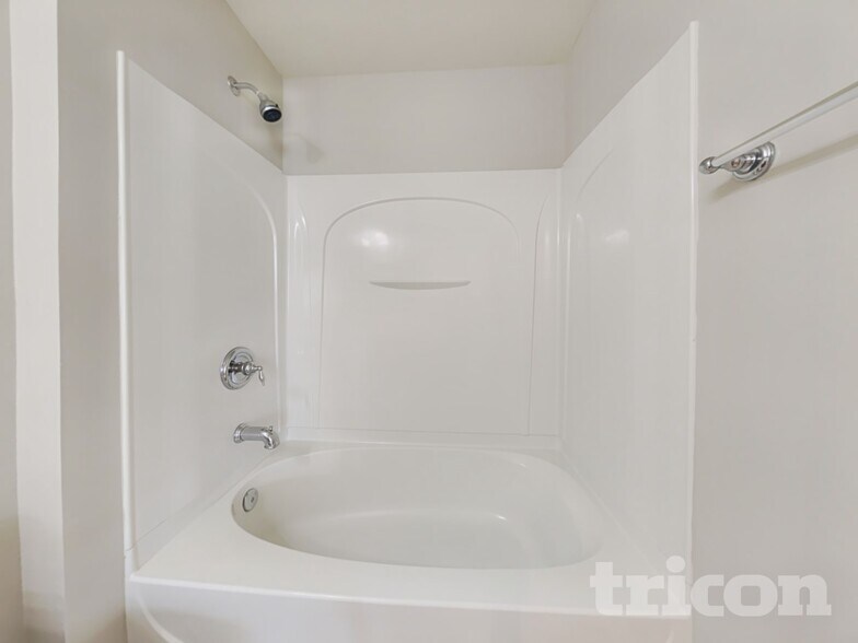 Building Photo - 5010 98th Ave E