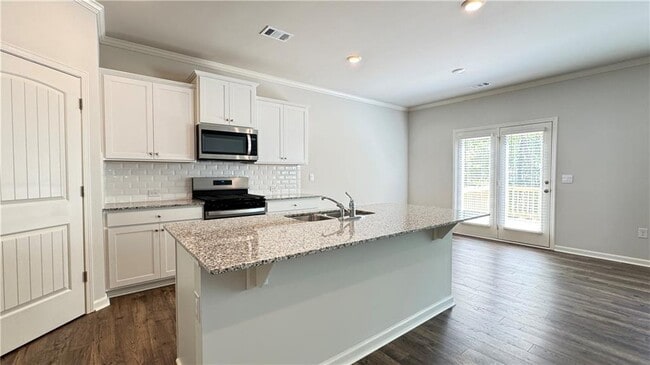 Building Photo - 61 Biltmore Pl