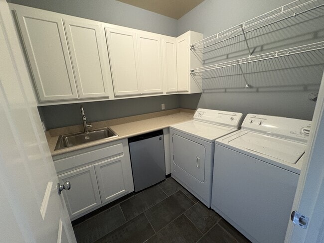 Building Photo - 713 S Madison Pl