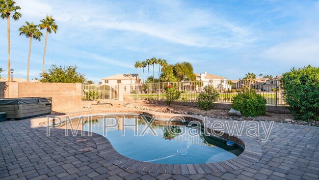 Building Photo - 1891 E Oasis Dr