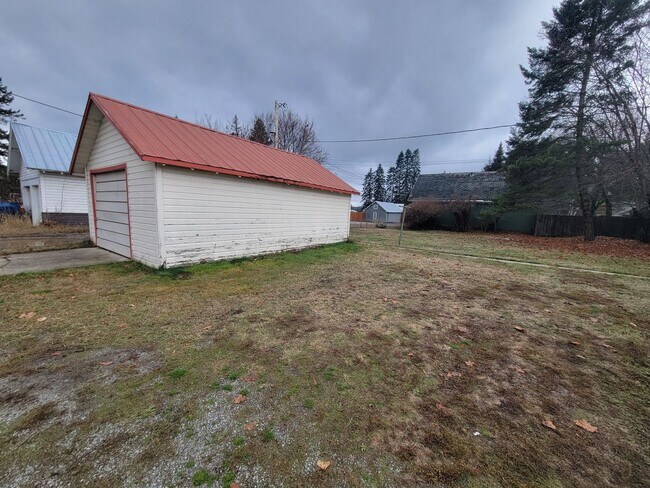 Building Photo - 2 bed 1 Bath in heart of Newport