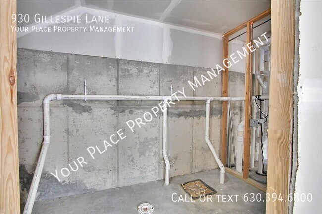 Building Photo - 930 Gillespie Ln