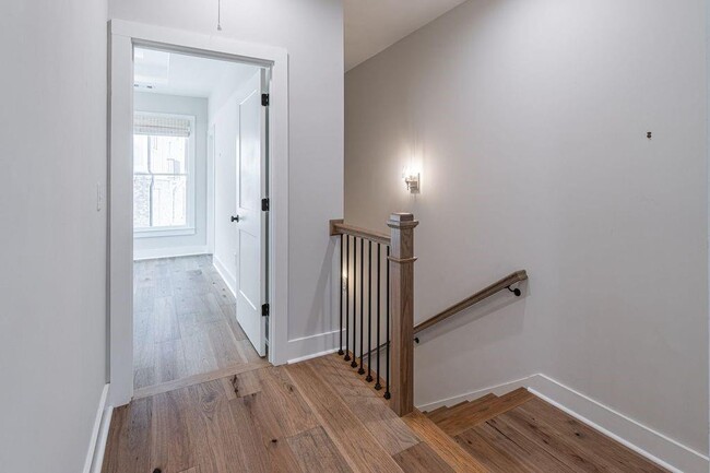 Building Photo - 370 Thrasher St NW