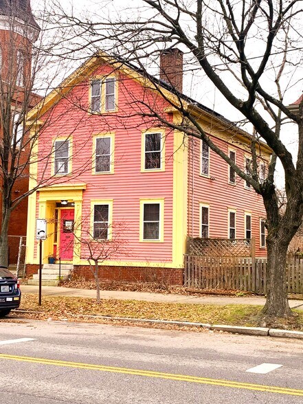 Building Photo - 56 Dexter St