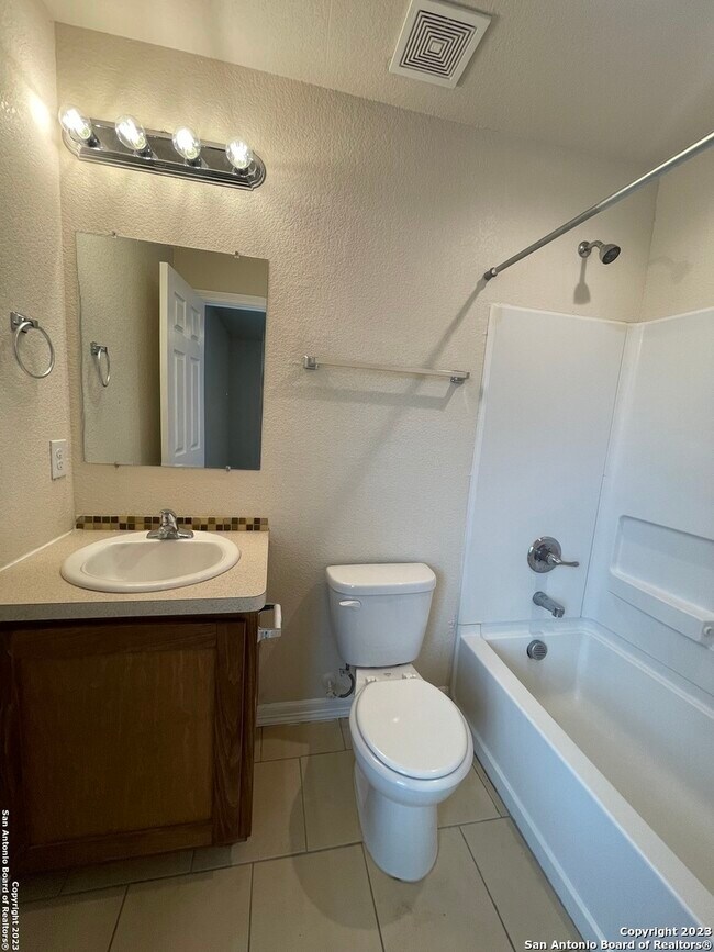 Building Photo - 207 Carranza St