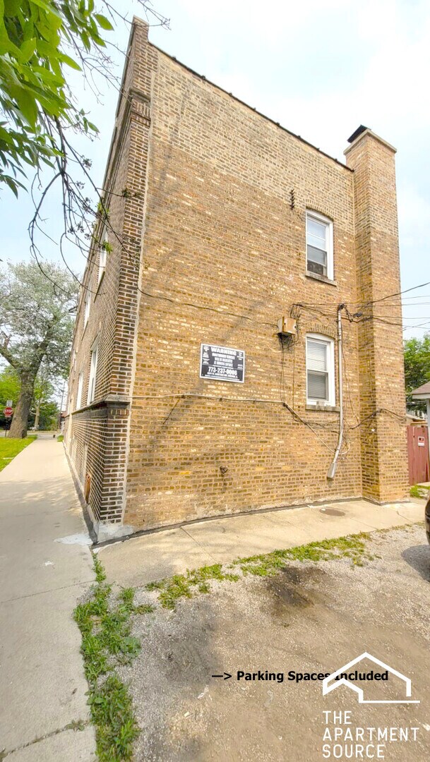 Building Photo - 6452 W Dickens Ave