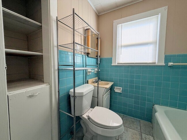 Building Photo - Spacious 4BR Downtown Lake Charles Home - Full of Character