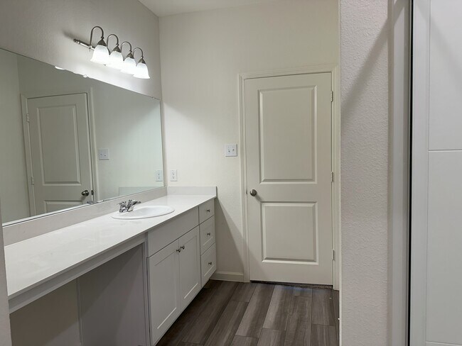 Building Photo - 1529 Escondido Dr