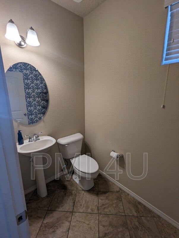 Building Photo - 2035 Ferndale Rd SE