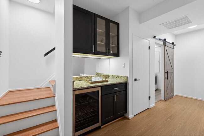 Building Photo - Elegant & Spacious Contemporary Townhome in Serene Potomac Enclave