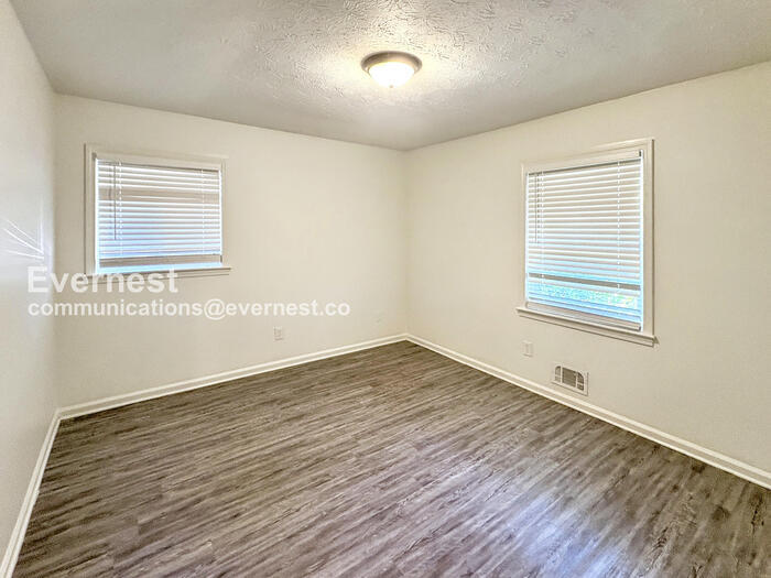 Building Photo - 10085 Brass Ring Rd