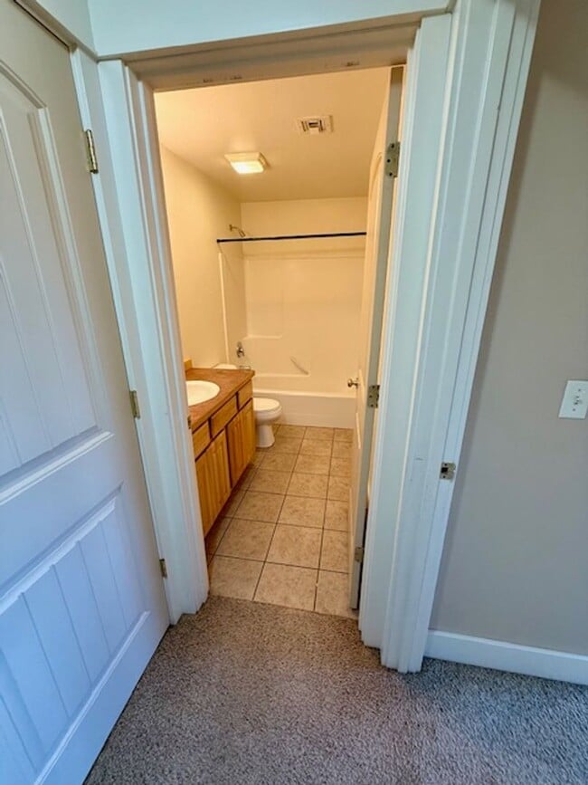 Building Photo - 2 Bedroom 1 Bathroom Apartment  NEW PRICE UPDATE