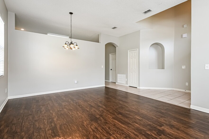 Building Photo - 1125 Cherry Valley Way
