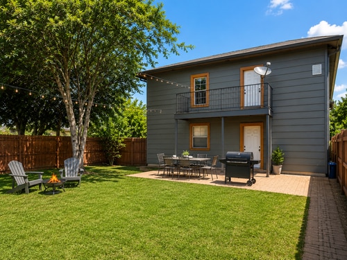 Building Photo - 1226 N LBJ Dr