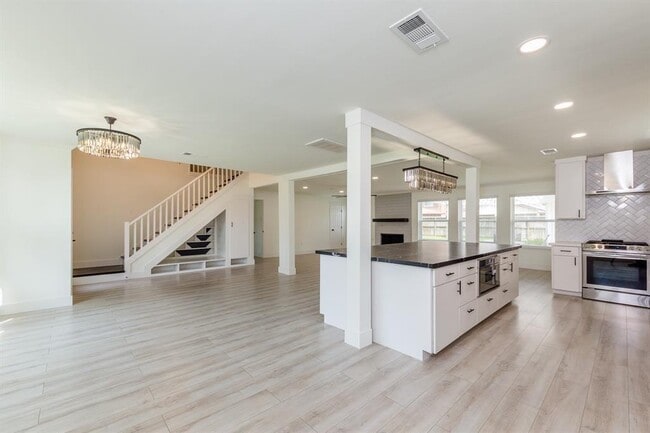 Building Photo - 2815 Field Line Dr