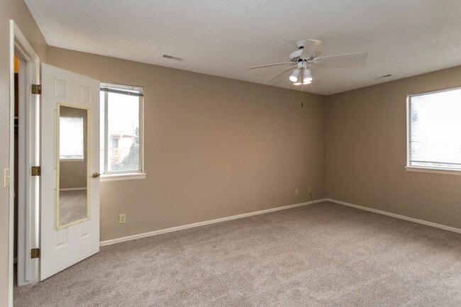 Building Photo - Cozy 2-Bed Condo with Fireplace, Garage & Pool Access Near Shopping!