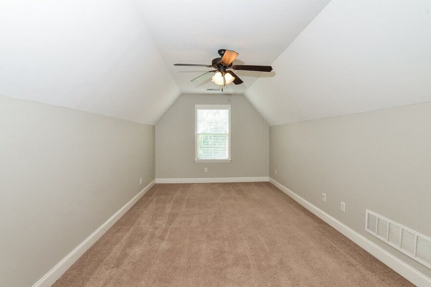 Building Photo - 2647 Champion Hills Dr