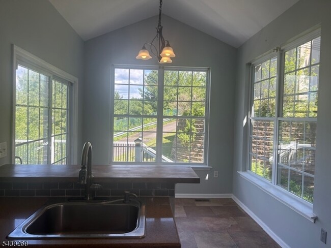 Building Photo - 305 Winding Hill Dr