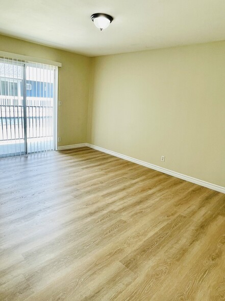 Building Photo - 2104 Raymond Ave