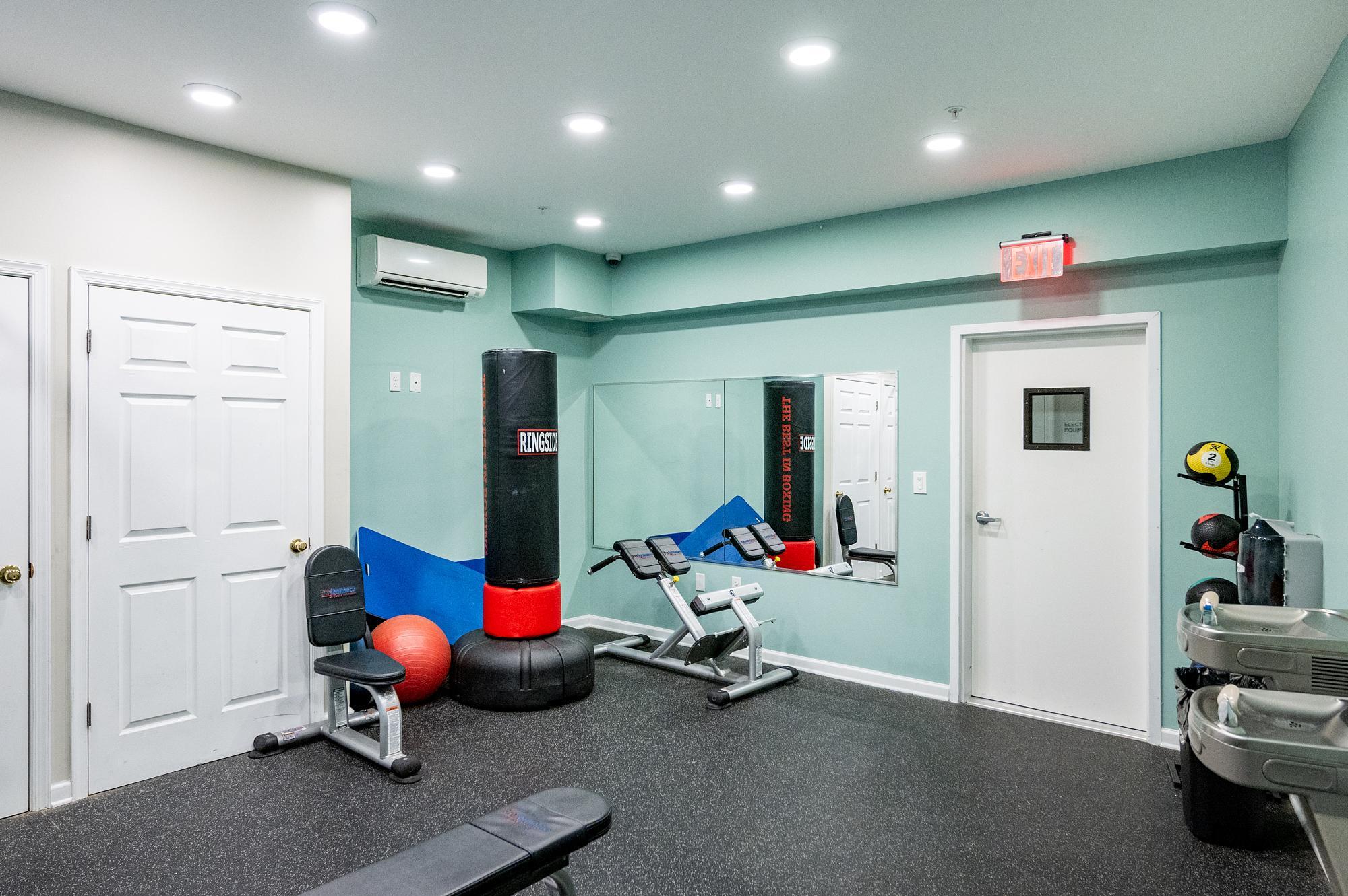 Building Photo - 4921 Pretty Lake Ave