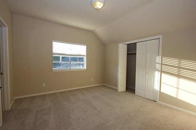 Building Photo - 1615 Greenleaf Oaks Dr