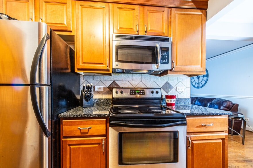 Building Photo - 5027 N East River Rd