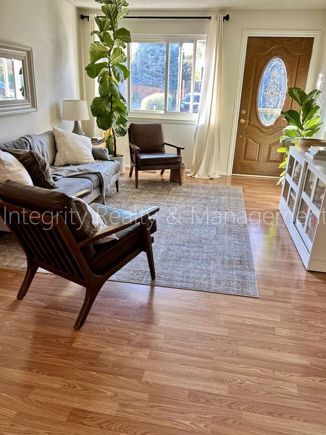 Building Photo - 9722 W Polk Dr