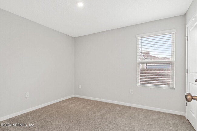 Building Photo - 14710 Cashew Ave