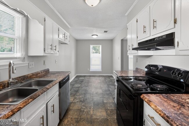 Building Photo - 3016 Mistletoe Ave