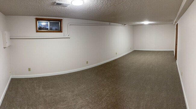 Building Photo - 1323