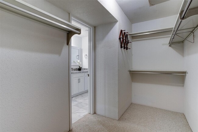 Building Photo - 2323 Augusta Dr