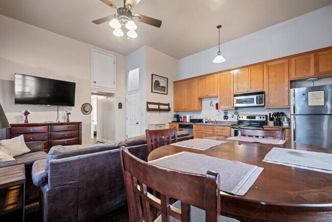 Building Photo - 202 E San Antonio St