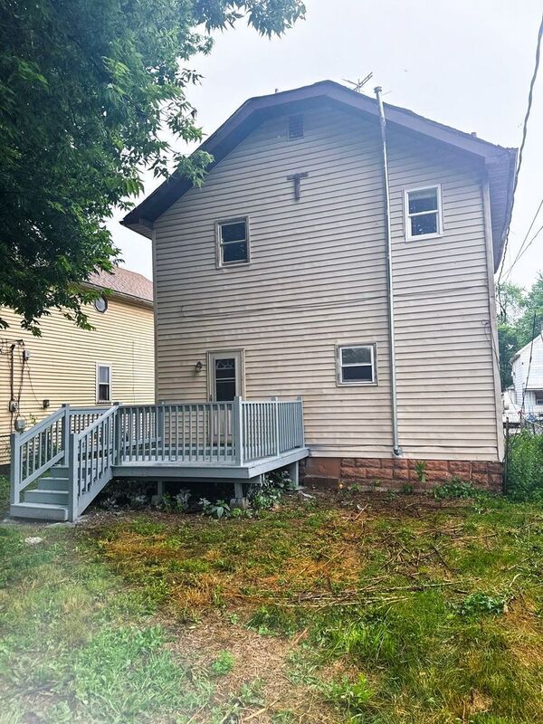 Building Photo - 2381 S 6th St