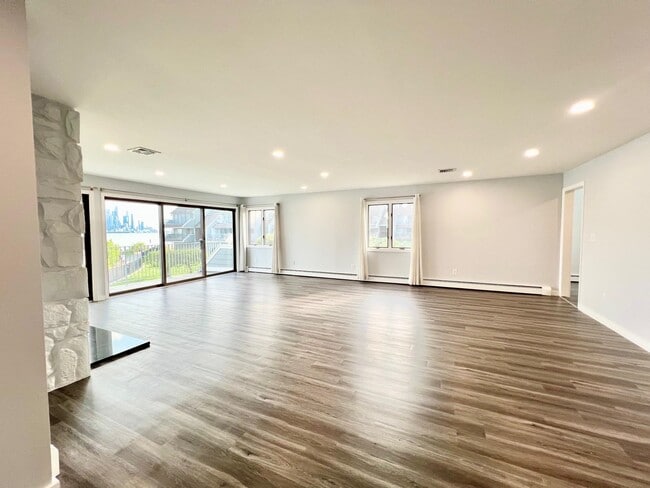Building Photo - 4C Cove Ln