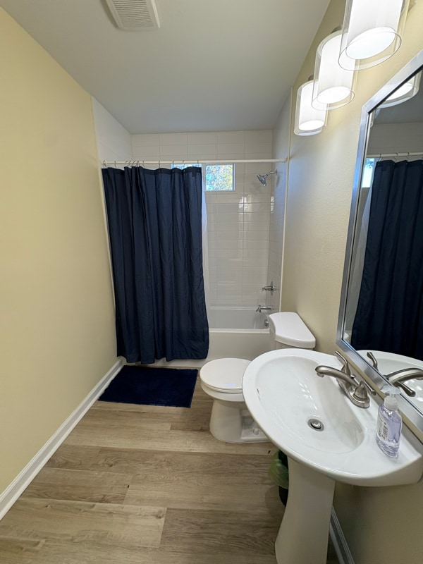 Building Photo - 405 Bender St