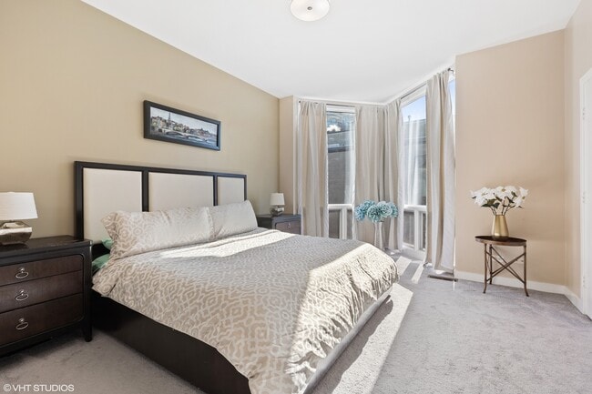 Building Photo - 1240 W Cottage Pl