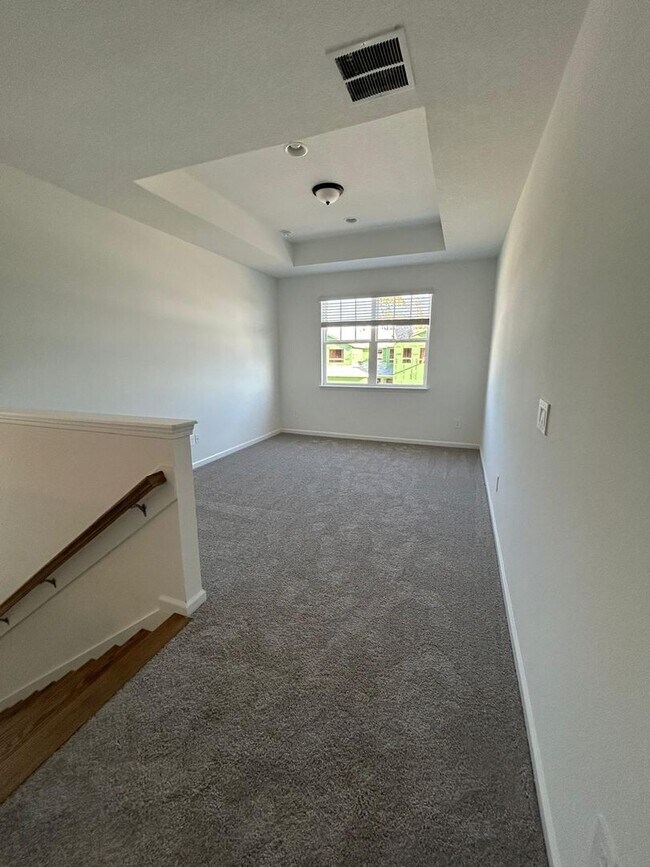 Building Photo - 631 Cherry Elm Dr