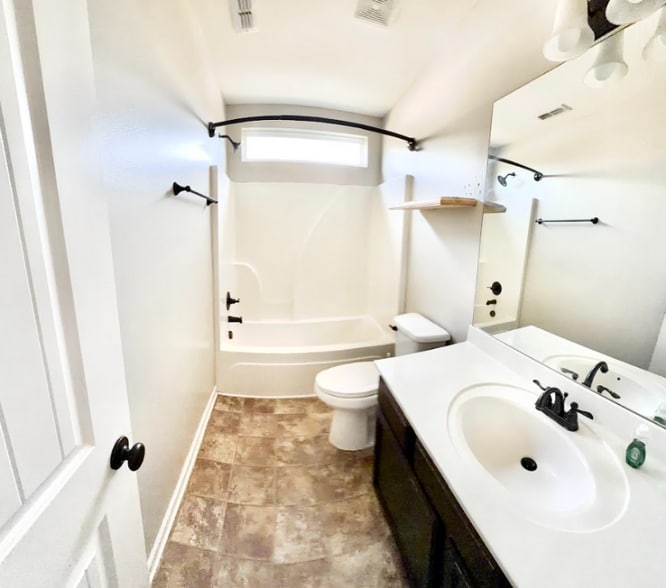 Building Photo - 1006 Kyle Rd