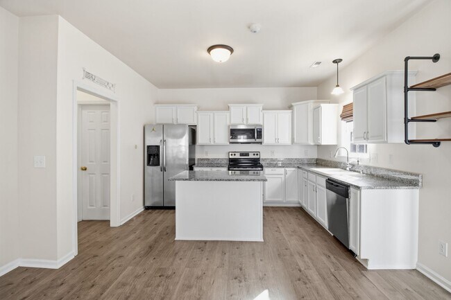 Building Photo - 412 Savannah Dr