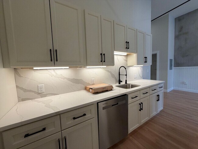 Building Photo - 38-42 Washington st-Unit 301