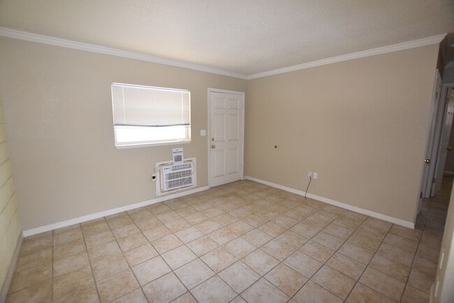 Building Photo - 1031 Royal Palm Ave