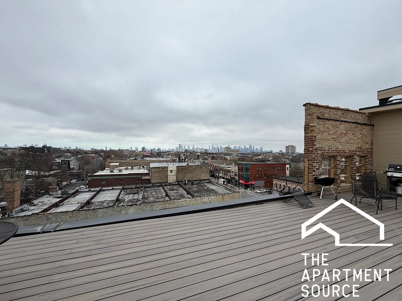 Building Photo - 2614 W North Ave