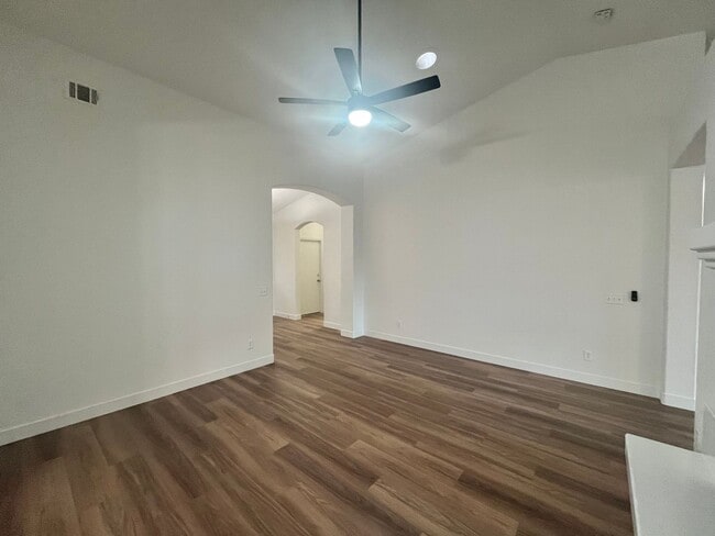 Building Photo - 2470 sq ft, remodeled single story, hard to find 5 bed, 2.5 bath, 2 car garage in guard gated Sta...
