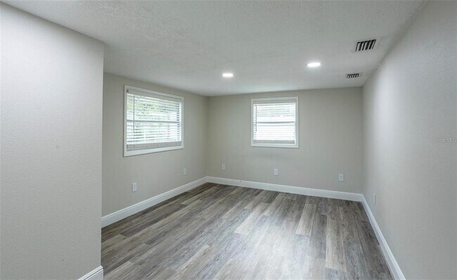 Building Photo - 1405 10th St S
