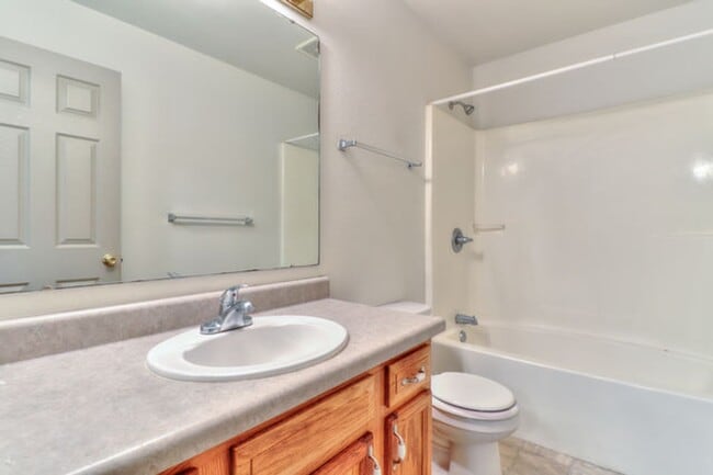 Building Photo - Spacious 3 bedroom, 1 bath home in Urbana ...