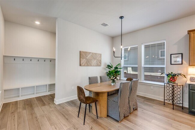 Building Photo - 5808 Rangeland Rd